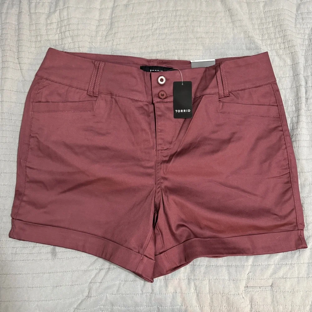 NWT Torrid 5 Inch Stretch Sateen Mid-Rise Shorts – Size 16 - Picture 4 of 6